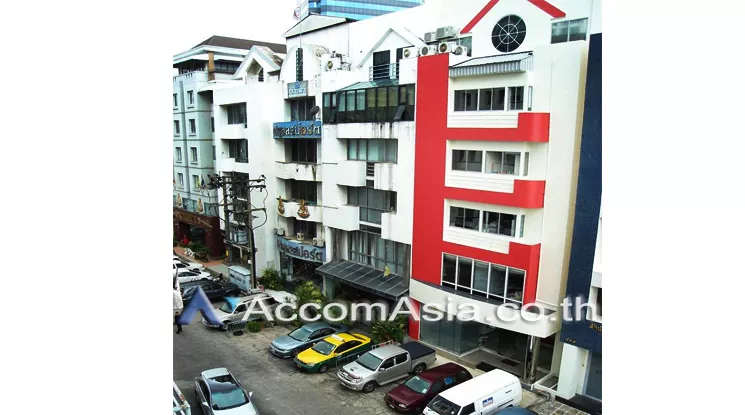  2  Office Space For Rent in Ratchadaphisek ,Bangkok MRT Ratchadaphisek AA12963